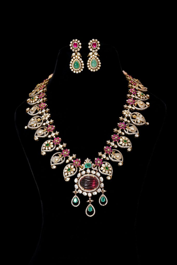Gemstone necklace set by Ratnakshi