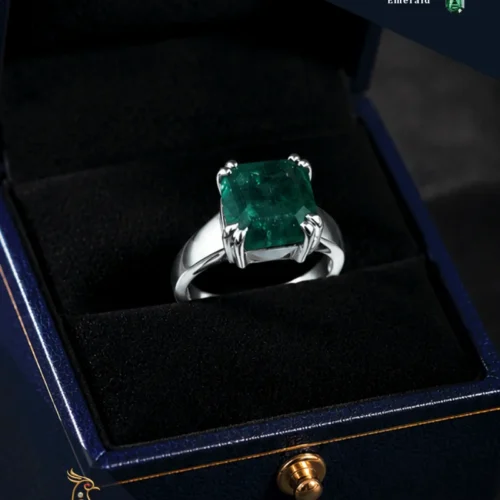 Ratnakshi Ring Emerald Ring in Silver